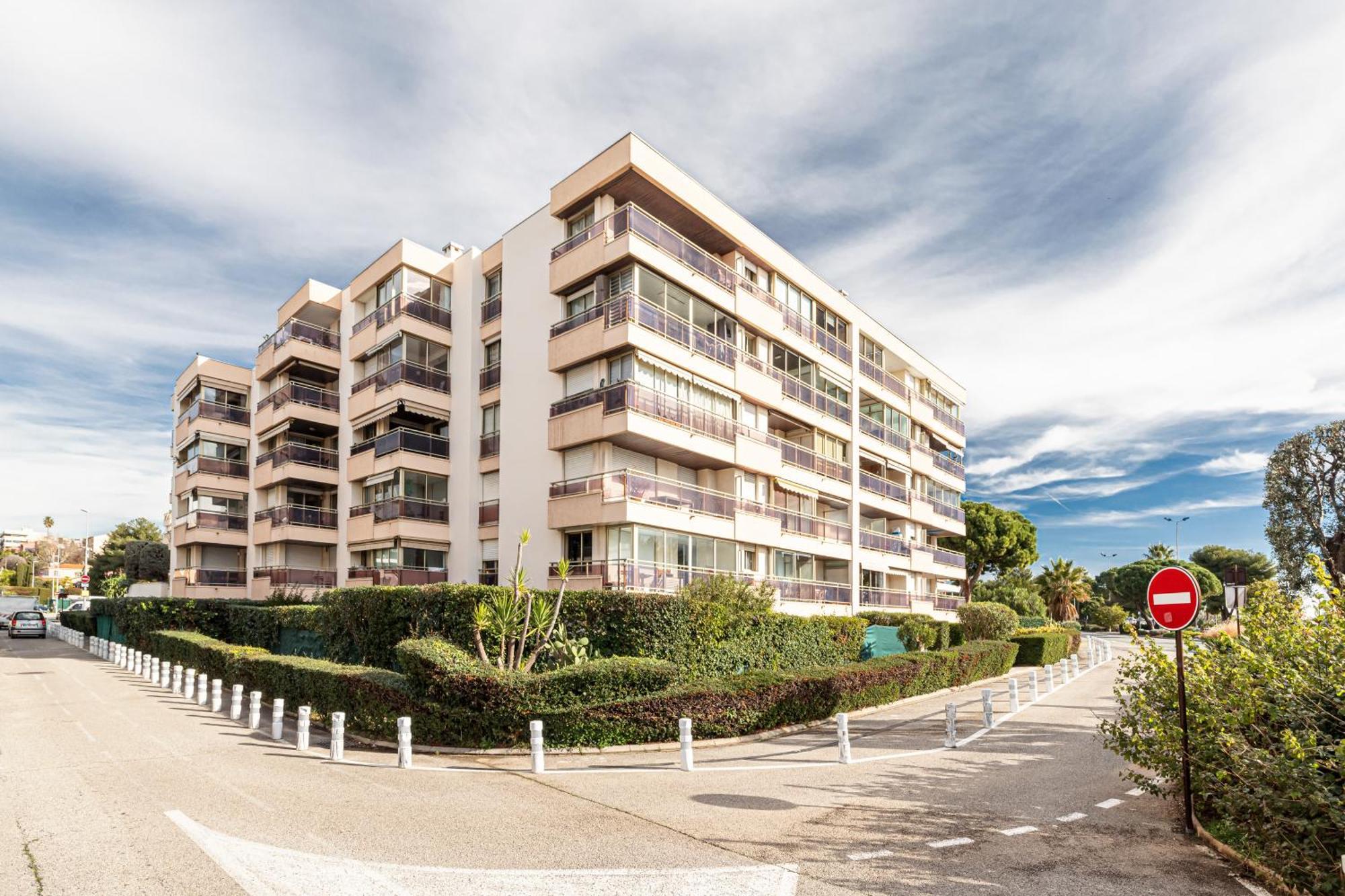 Le Globe Trotteur Apartment Saint-Laurent-du-Var Exterior photo